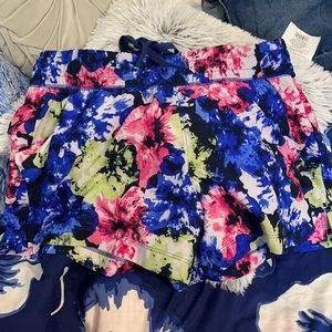 Athletic shorts with pockets